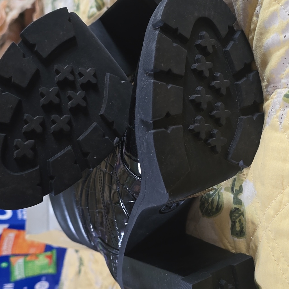 New Imbosed    Michael Kors Boots - Picture 6 of 6